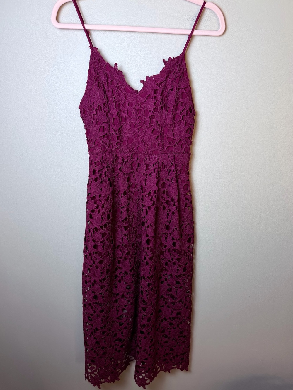 ASTR The Label Burgundy Floral Lace Midi Dress Size M Revolve Wedding Guest EUC - Picture 3 of 8